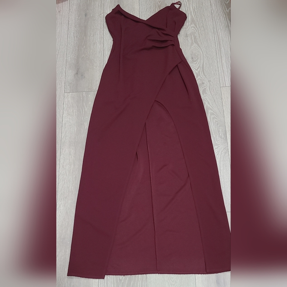 Chic Burgundy Evening Gown